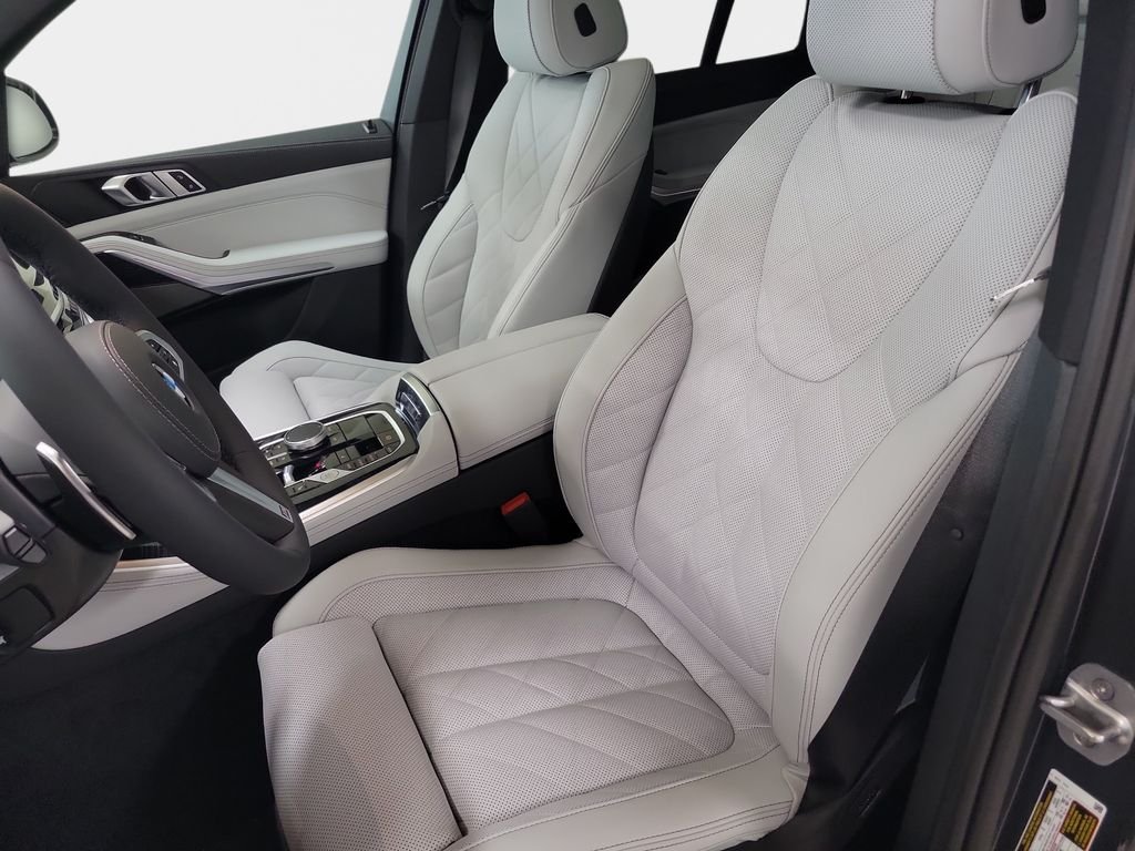 New 2026 Dravit Grey Metallic BMW sDrive40i image 12
