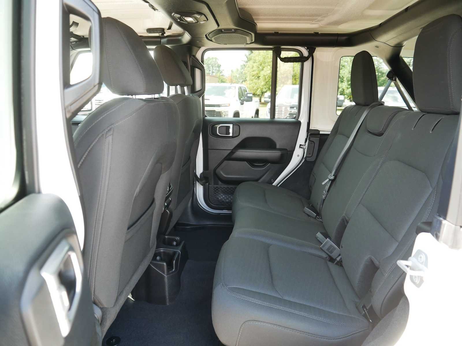 Used 2018 Bright White Jeep Sahara image 34