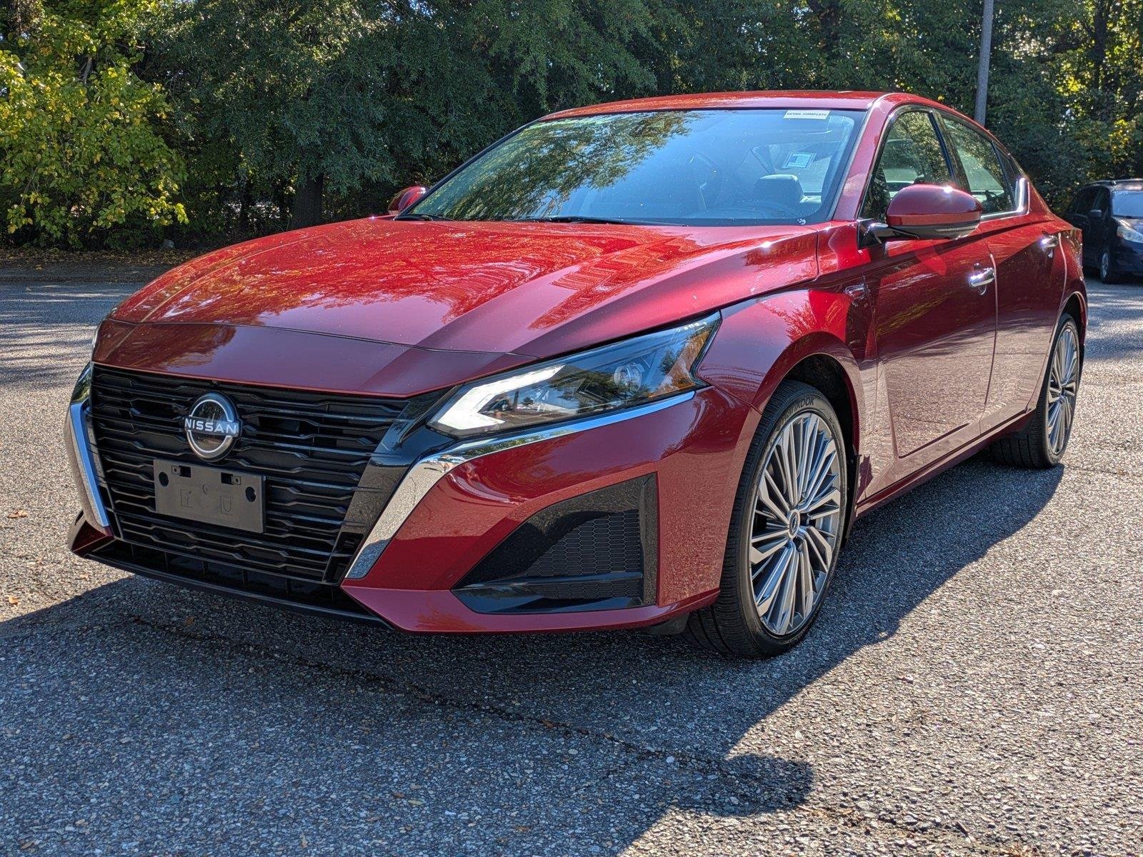 Used 2023 Scarlet Ember Tintcoat Nissan 2.5 SL image 7