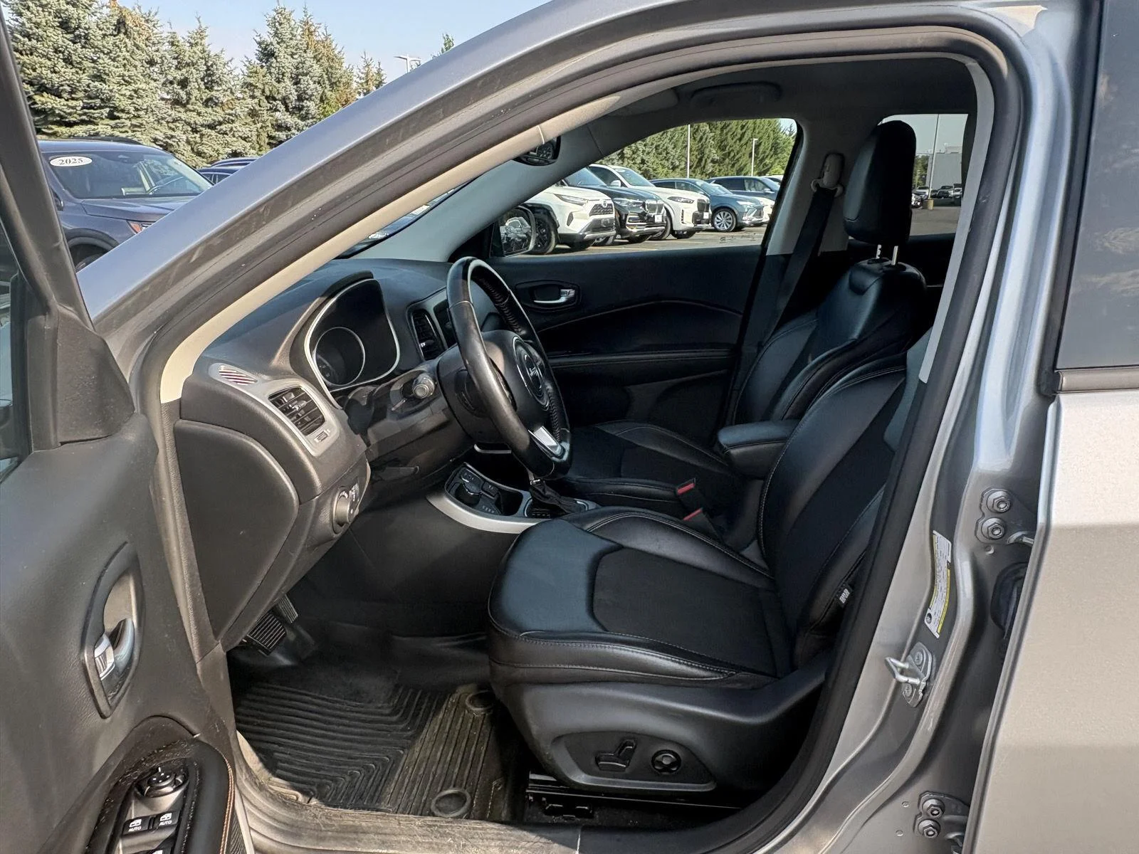 Used 2021 Billet Silver Metallic Clearcoat Jeep Latitude image 9