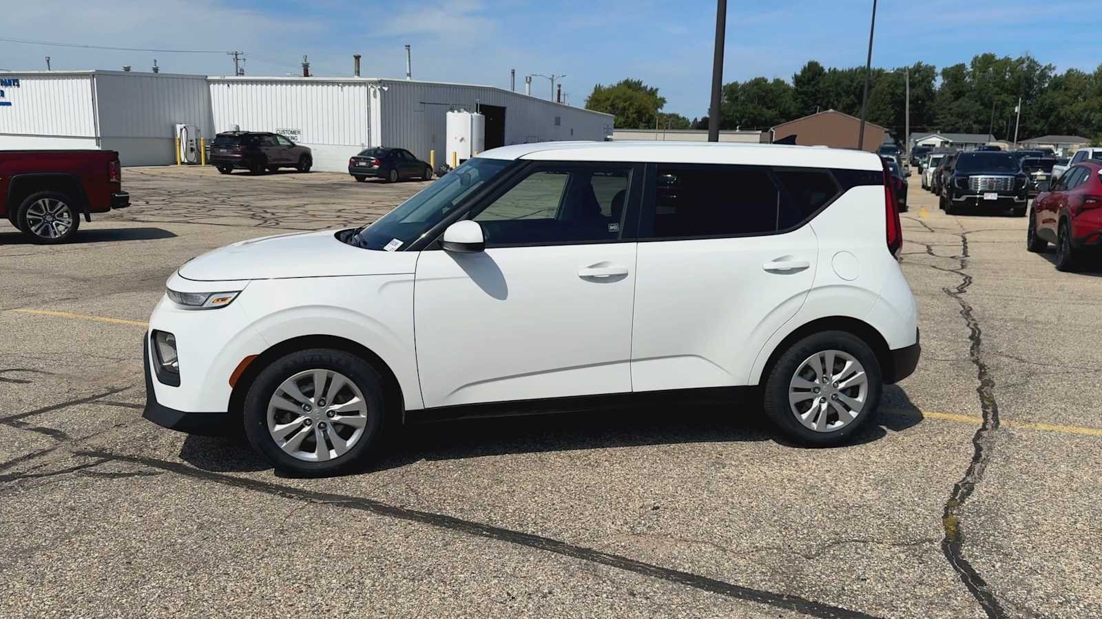 Used 2021 White Kia LX image 9