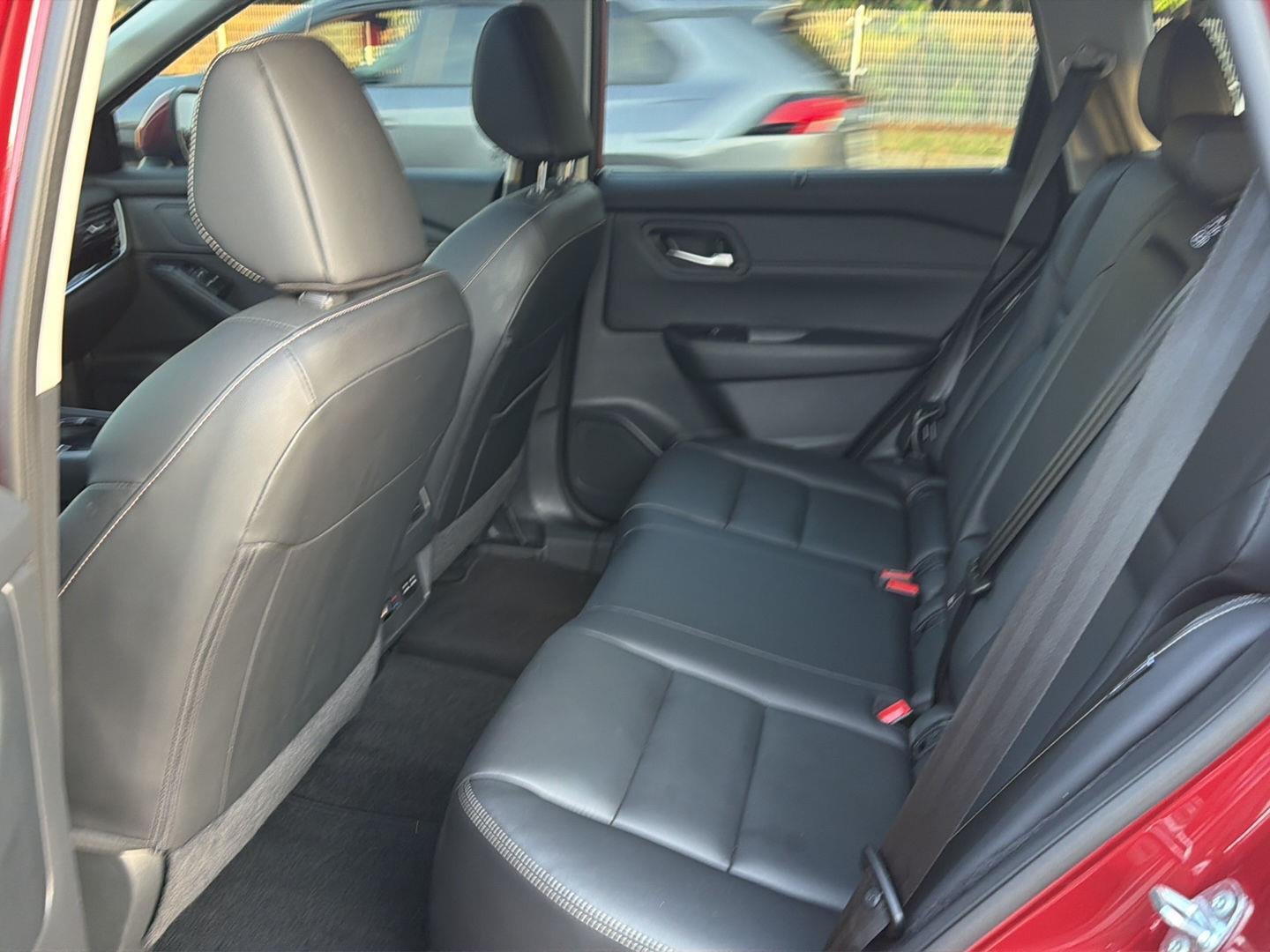 Used 2024 Scarlet Ember Tintcoat Nissan SL image 11