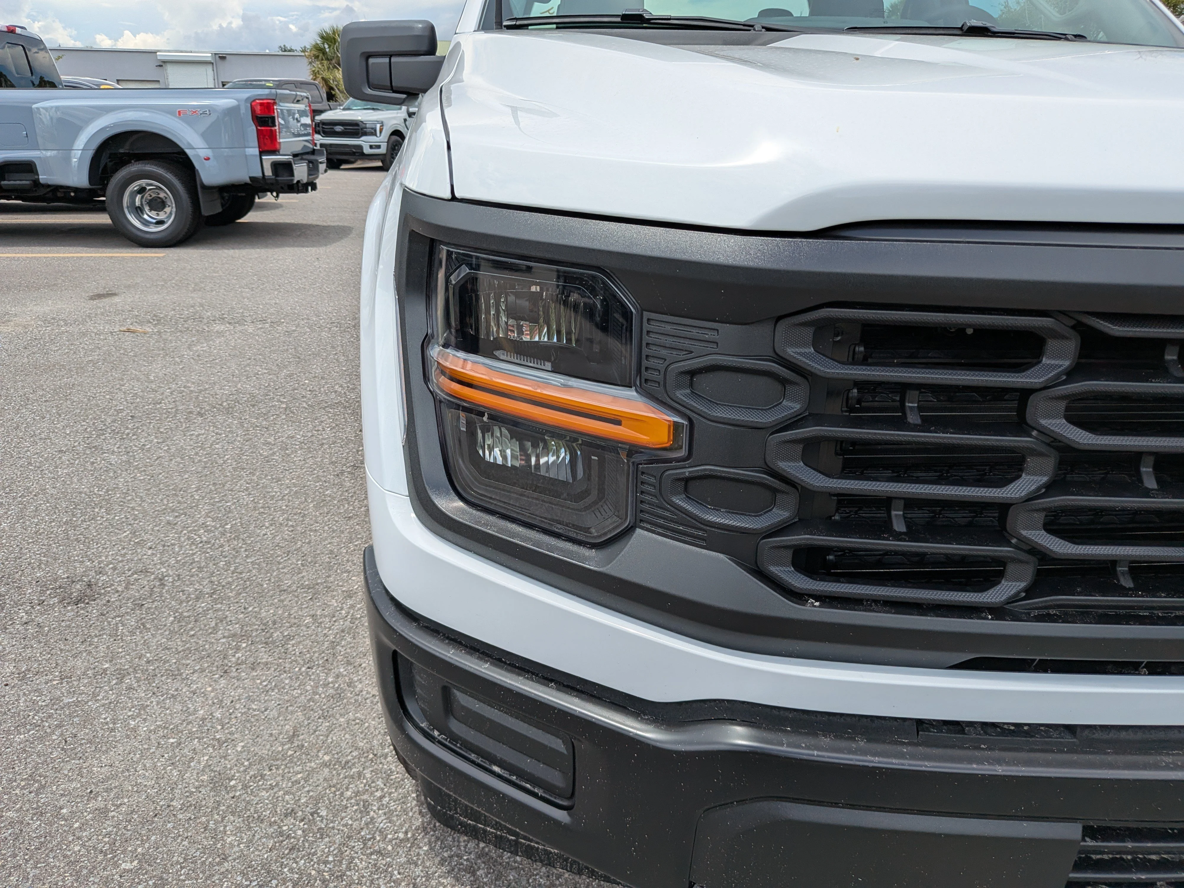 New 2026 Oxford White Ford XL image 9
