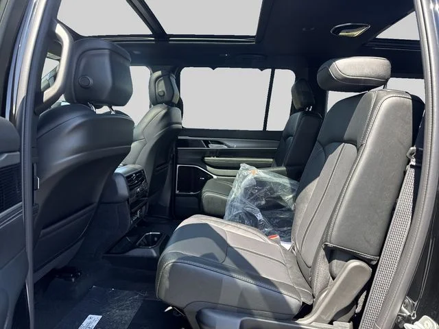New 2026 High Gloss Black Exterior Paint Jeep Limited Reserve image 10