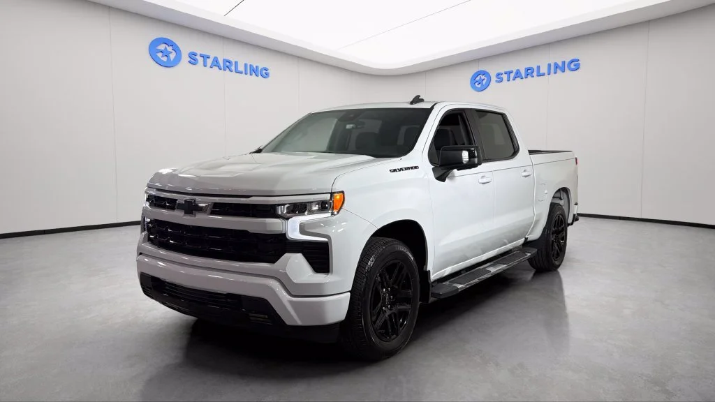 Used 2023 SUMMIT WHITE Chevrolet RST image 17
