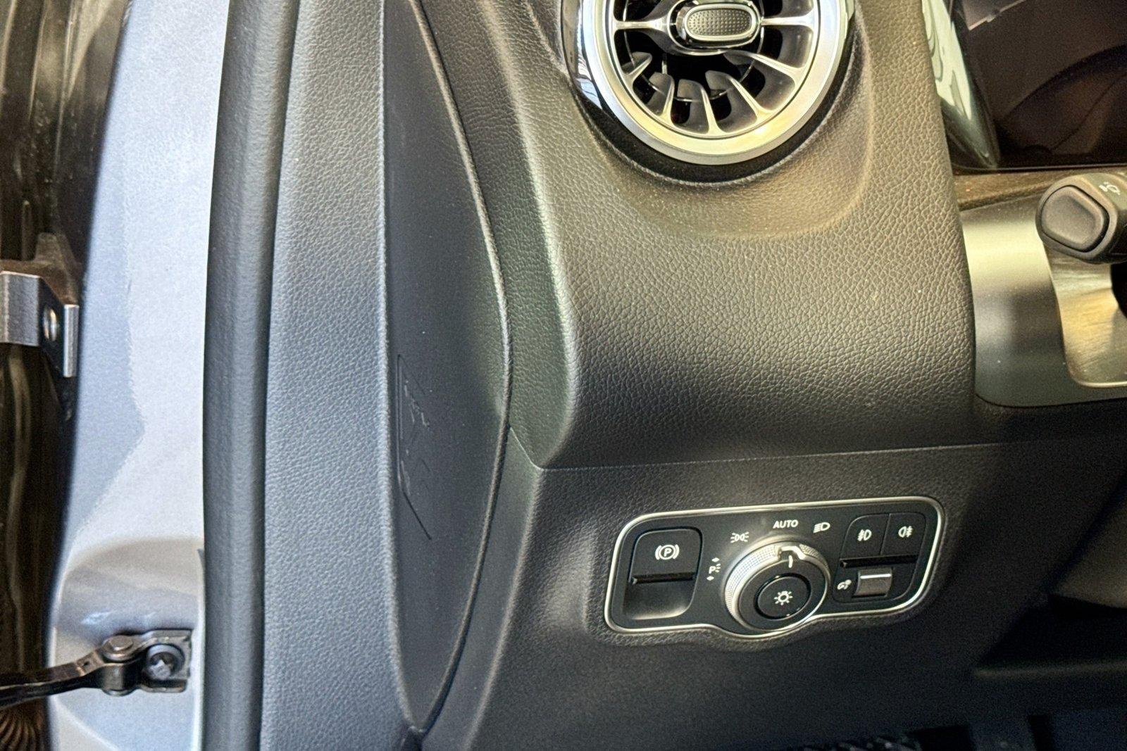 New 2026 Mountain Grey Metallic Mercedes-Benz GLB 250 image 10