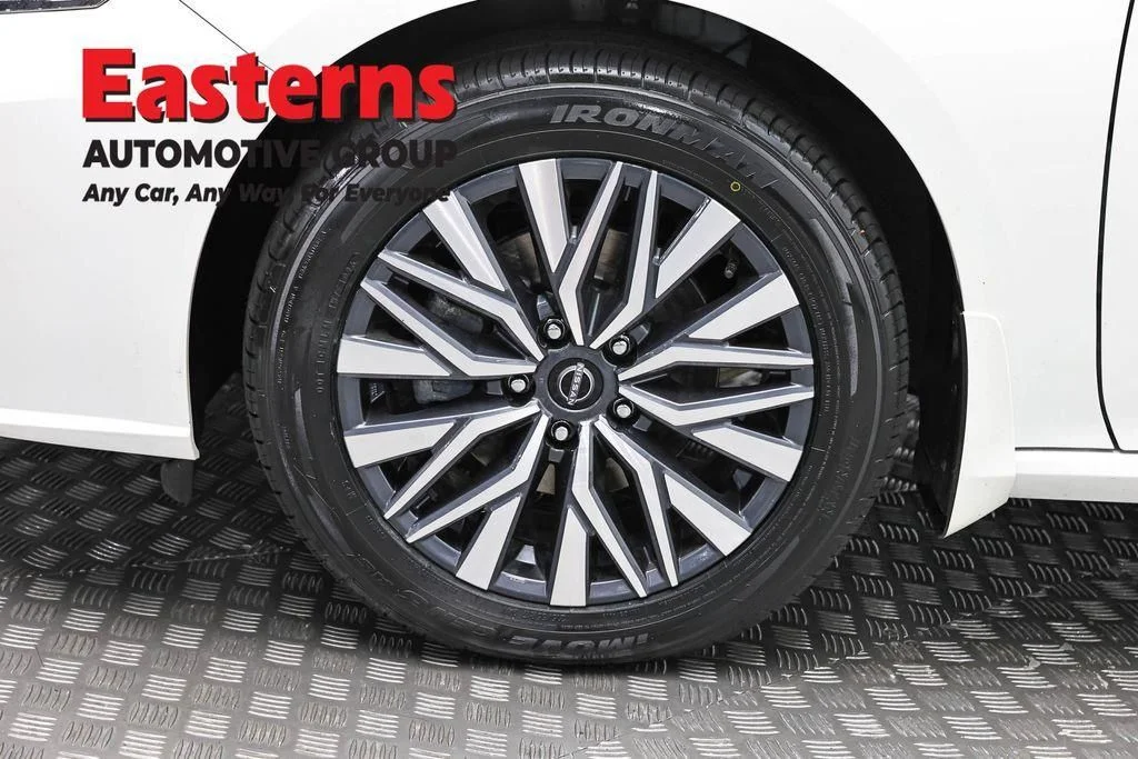 Used 2023 White Nissan 2.5 SV image 34