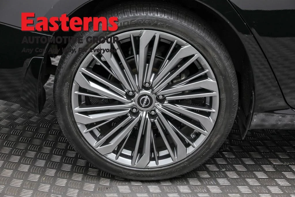 Used 2023 Black Nissan 2.5 SL image 30