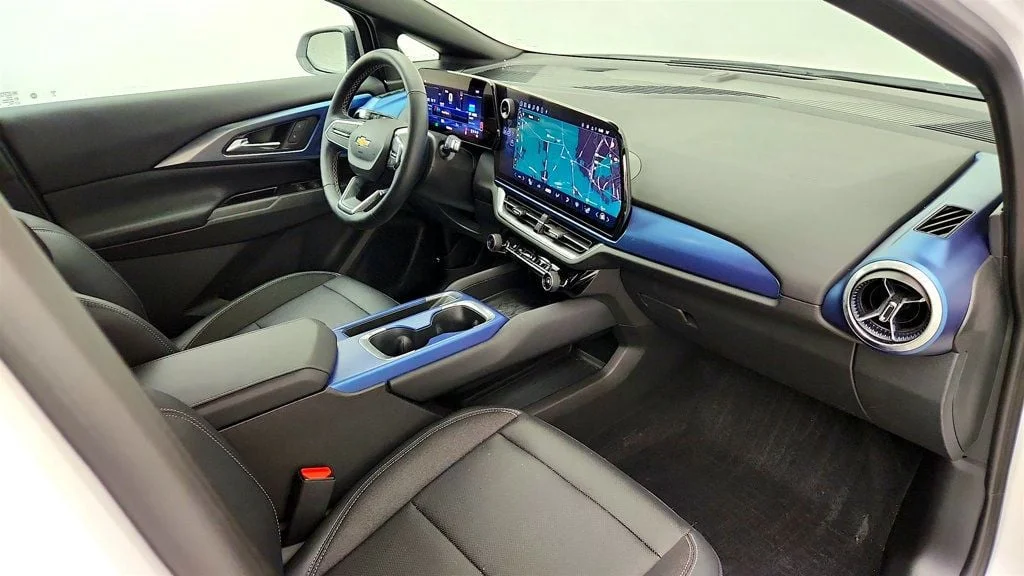 Used 2024 Iridescent Pearl Tricoat Chevrolet 4dr LT w/2LT image 23