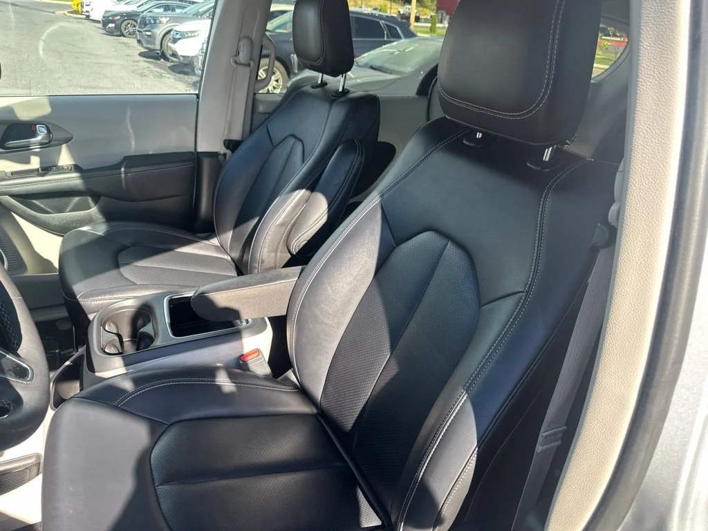 Used 2024 Silver Mist Clearcoat Chrysler Touring L image 20