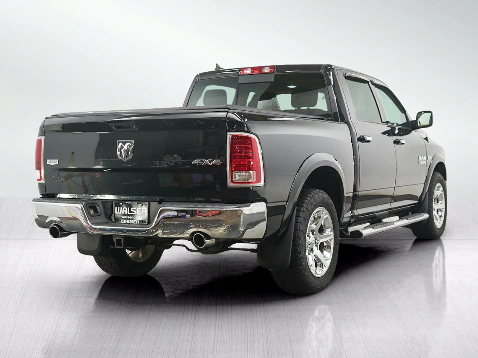 Used 2017 Brilliant Black Crystal Pearlcoat Ram Laramie image 5