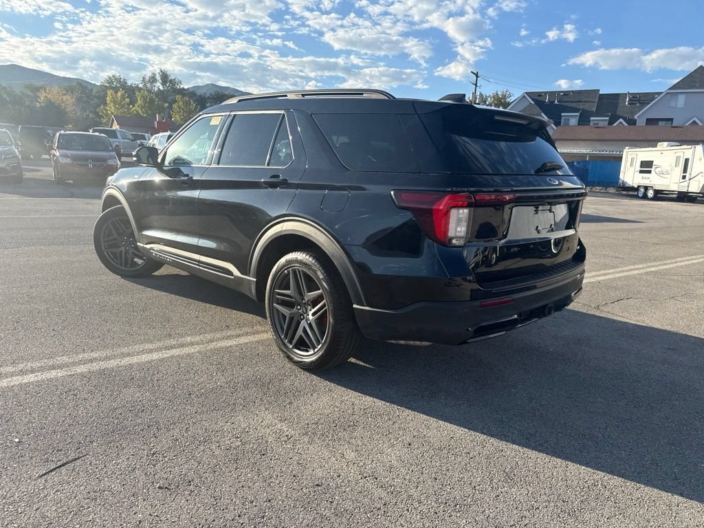 Used 2025 Black Metallic Ford ST-Line image 9