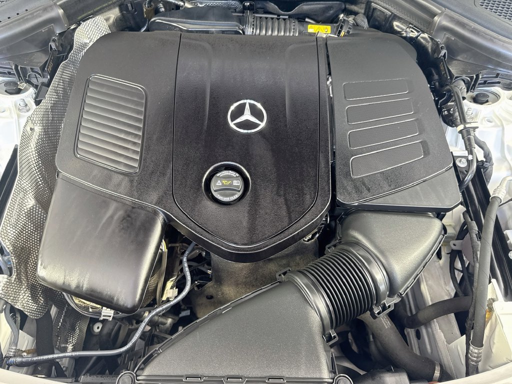 Used 2024 Polar White Mercedes-Benz GLC 300 image 40