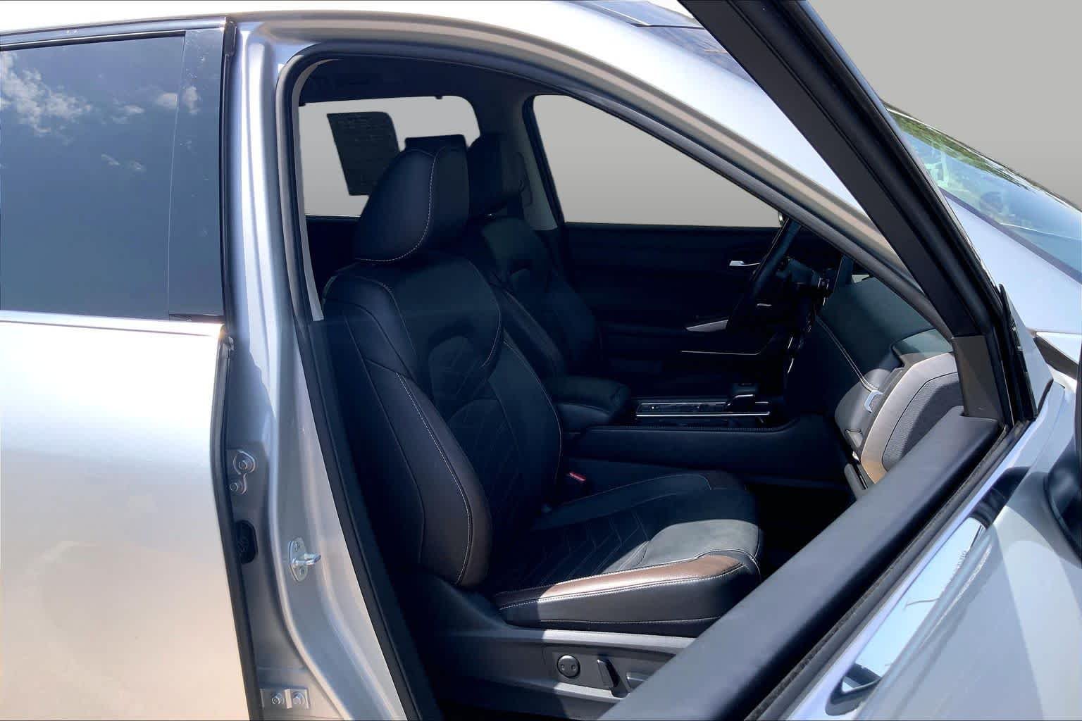 Used 2024 Brilliant Silver Metallic Nissan Platinum image 8