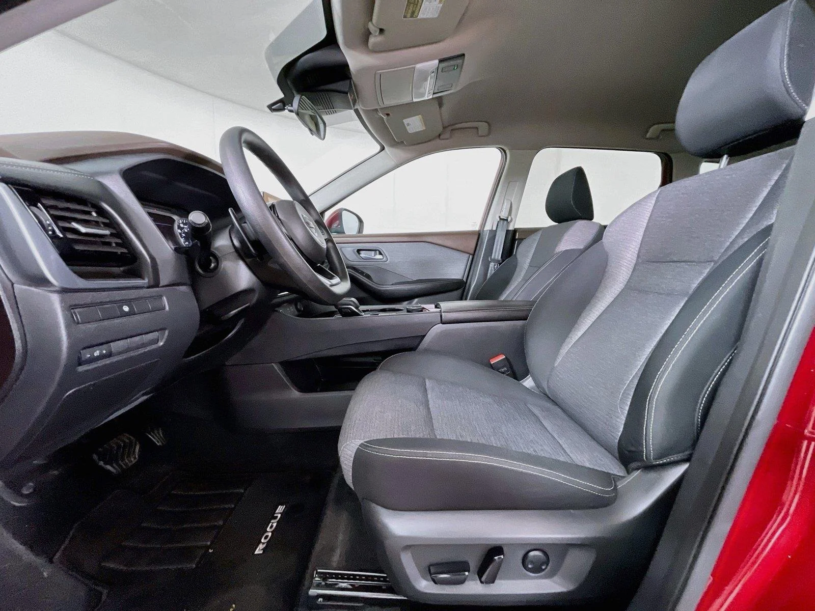 Used 2021 Scarlet Ember Tintcoat Nissan SV image 22