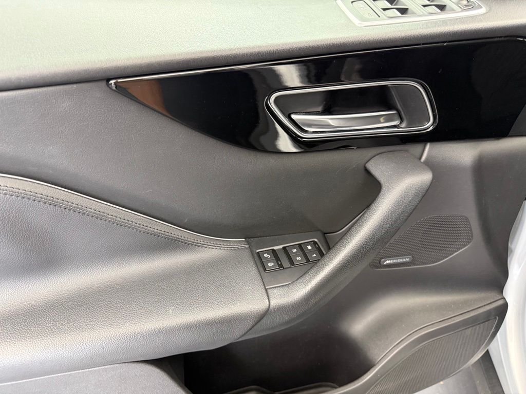 Used 2019 Silver Jaguar 25t Premium image 42