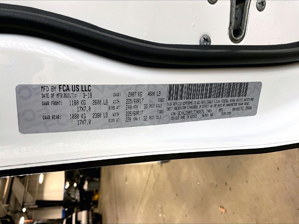 Used 2018 White Jeep Latitude image 37