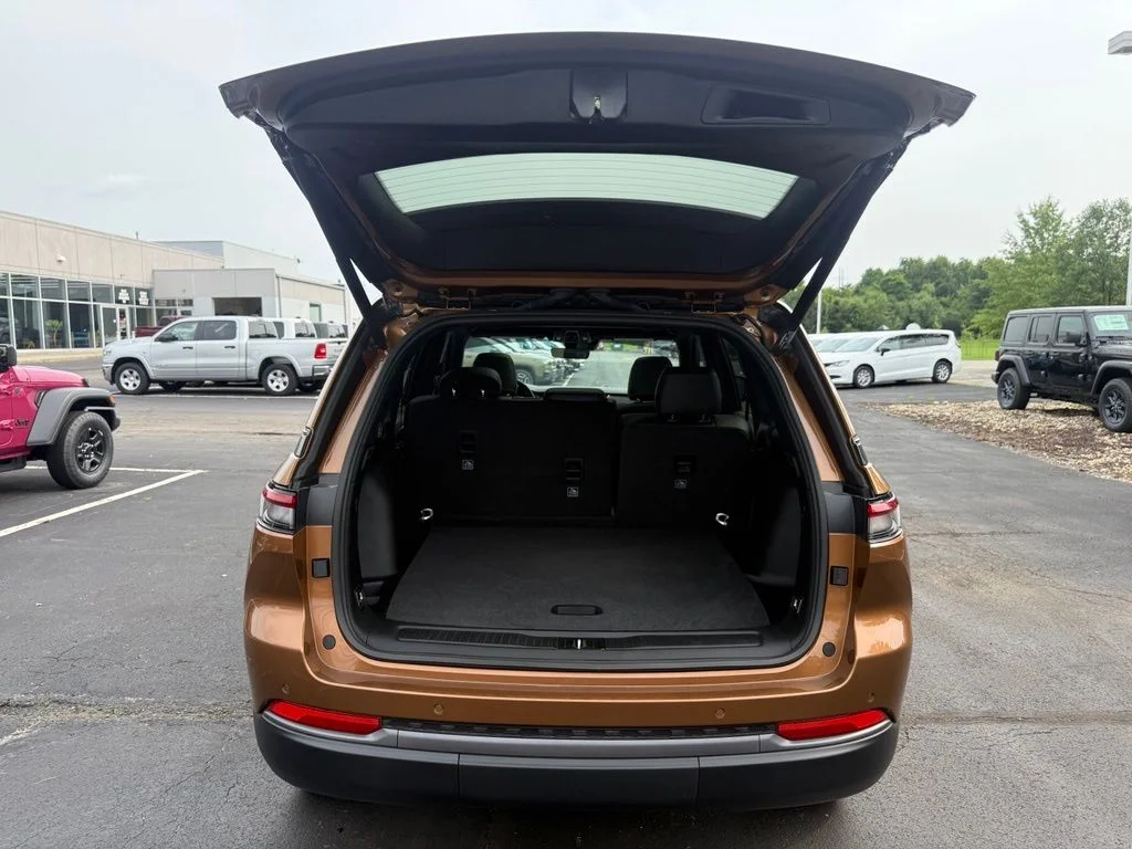 New 2026 Copper Shino Metallic Clear-Coat Exterior Paint Jeep Limited image 42