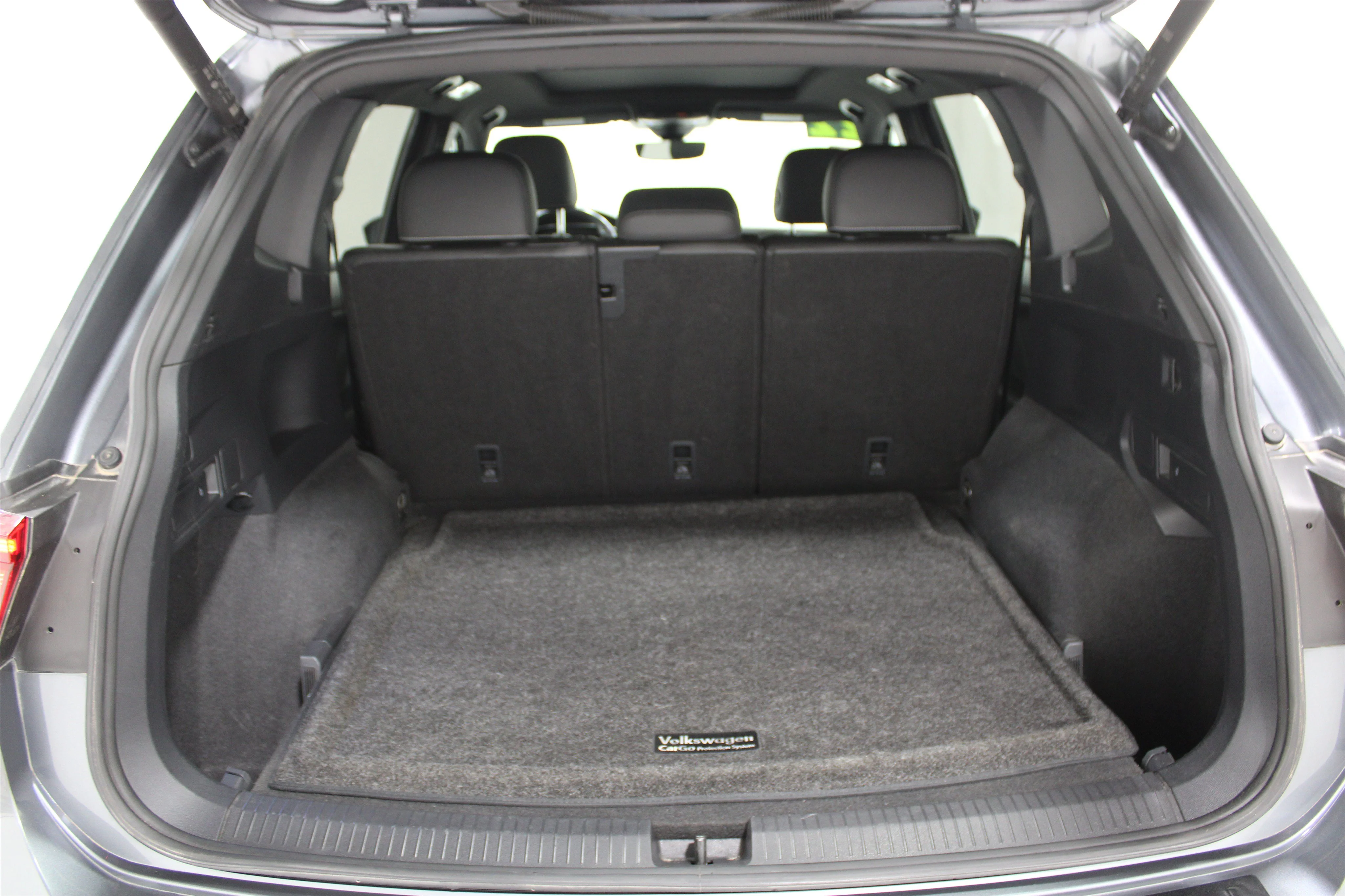 Used 2022 Gray Volkswagen SEL R-Line image 22