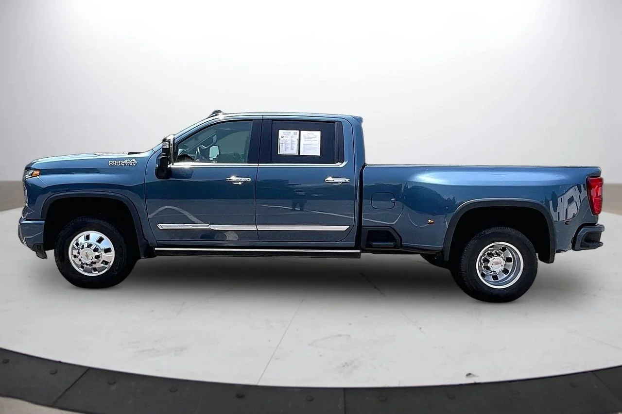 Used 2024 Blue Chevrolet High Country image 5
