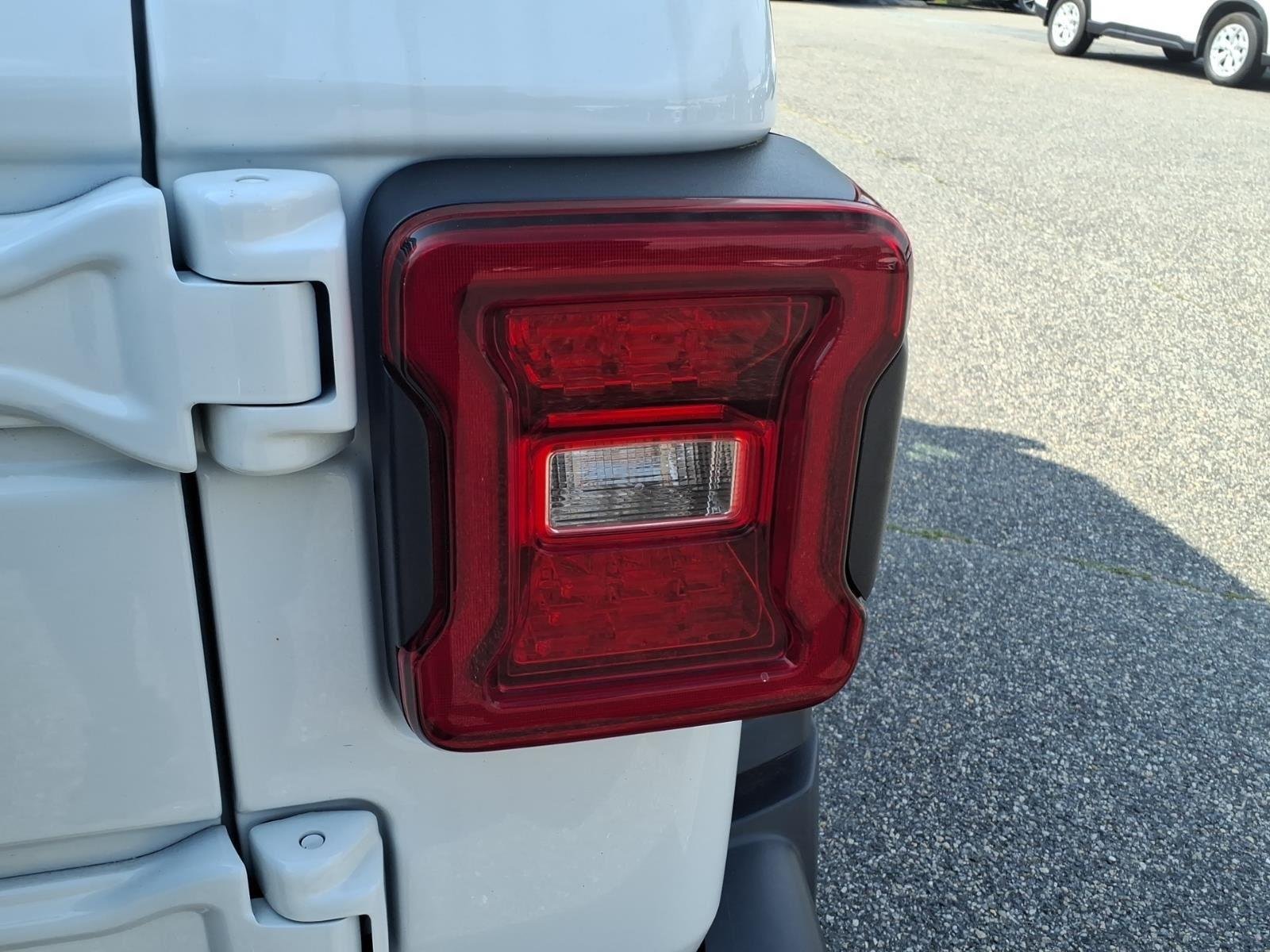 Used 2021 Bright White Clearcoat Jeep Unlimited Sport S image 14