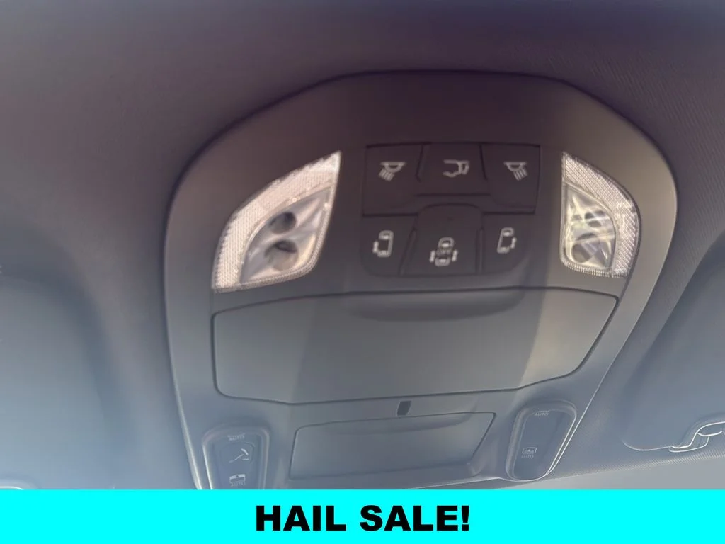New 2026 Diamond Black Crystal Pearl-Coat Exterior Paint Chrysler Limited image 22