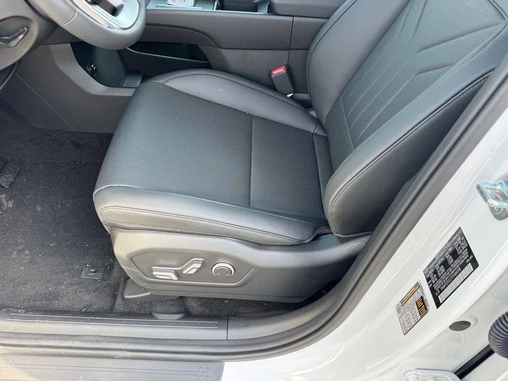 Used 2026 White Hyundai SEL image 8
