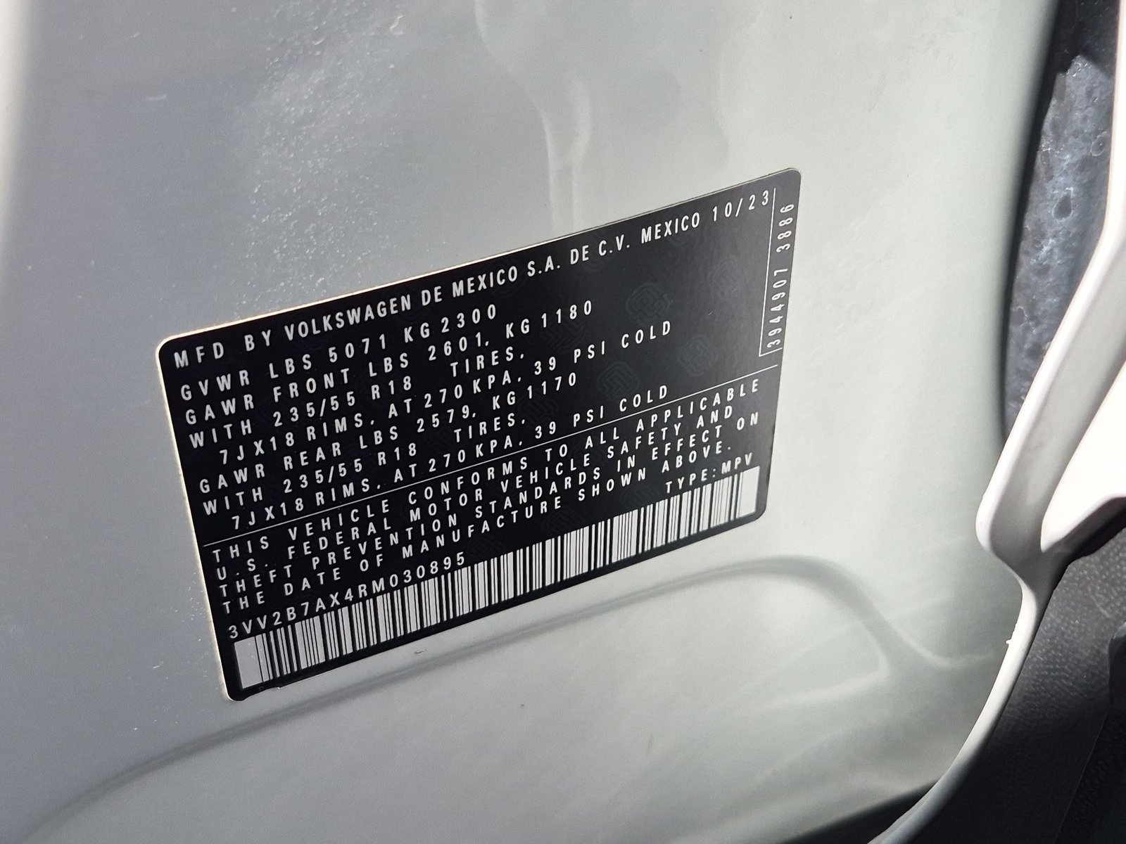Used 2024 White Volkswagen SE image 23