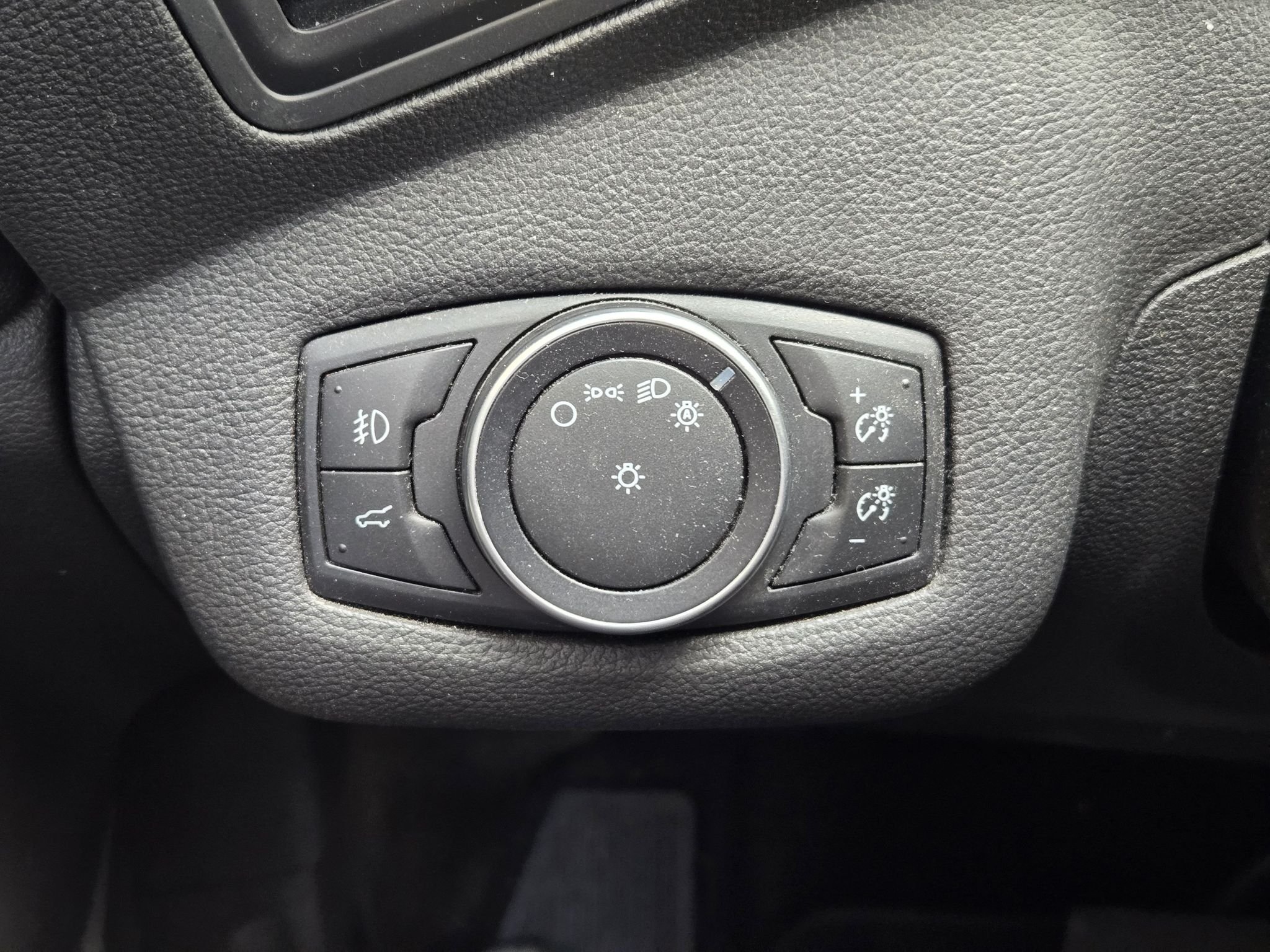 Used 2017 Oxford White Ford SE image 20