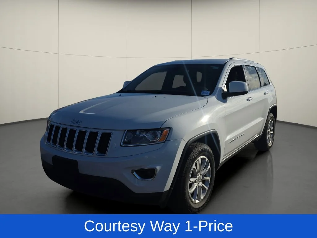 Used 2015 White/off-white Jeep Laredo image 4