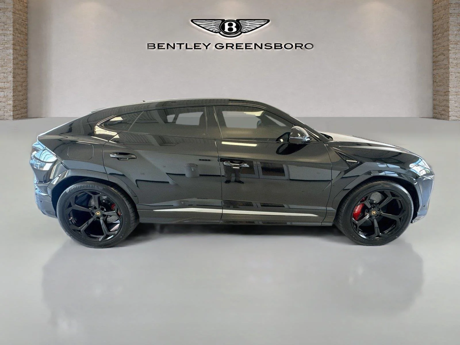 Used 2020 Nero Helene Metallic Lamborghini Base image 9