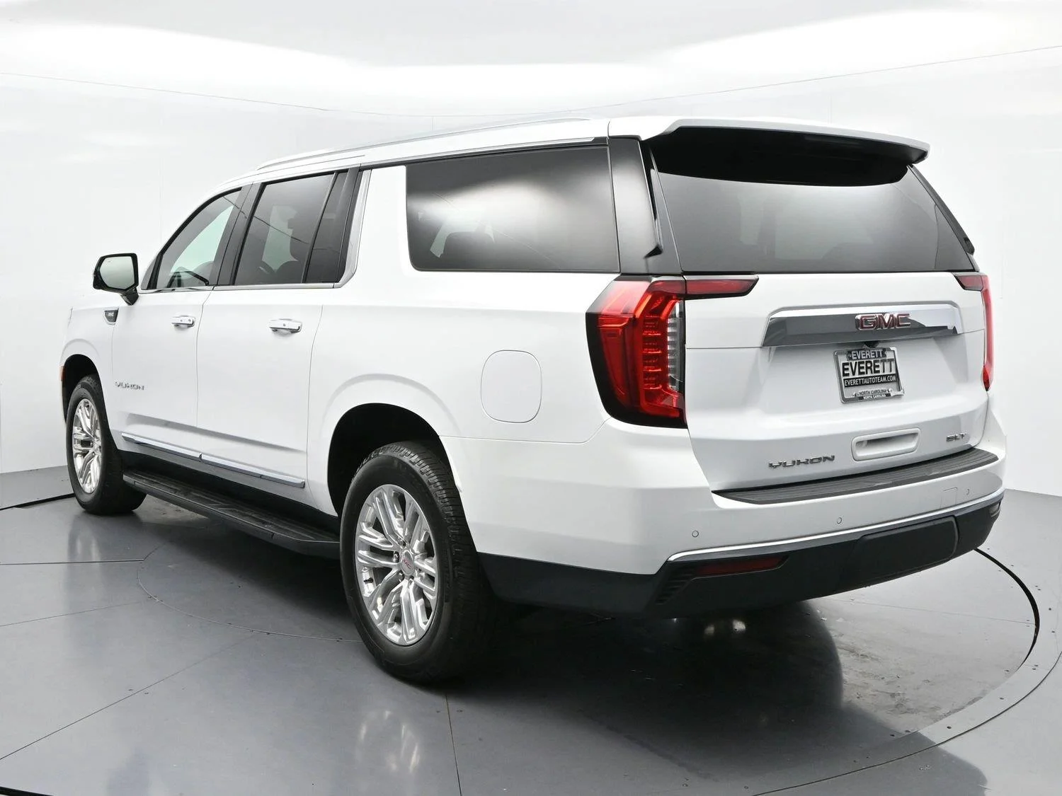 Used 2022 SUMMIT WHITE GMC SLT image 5