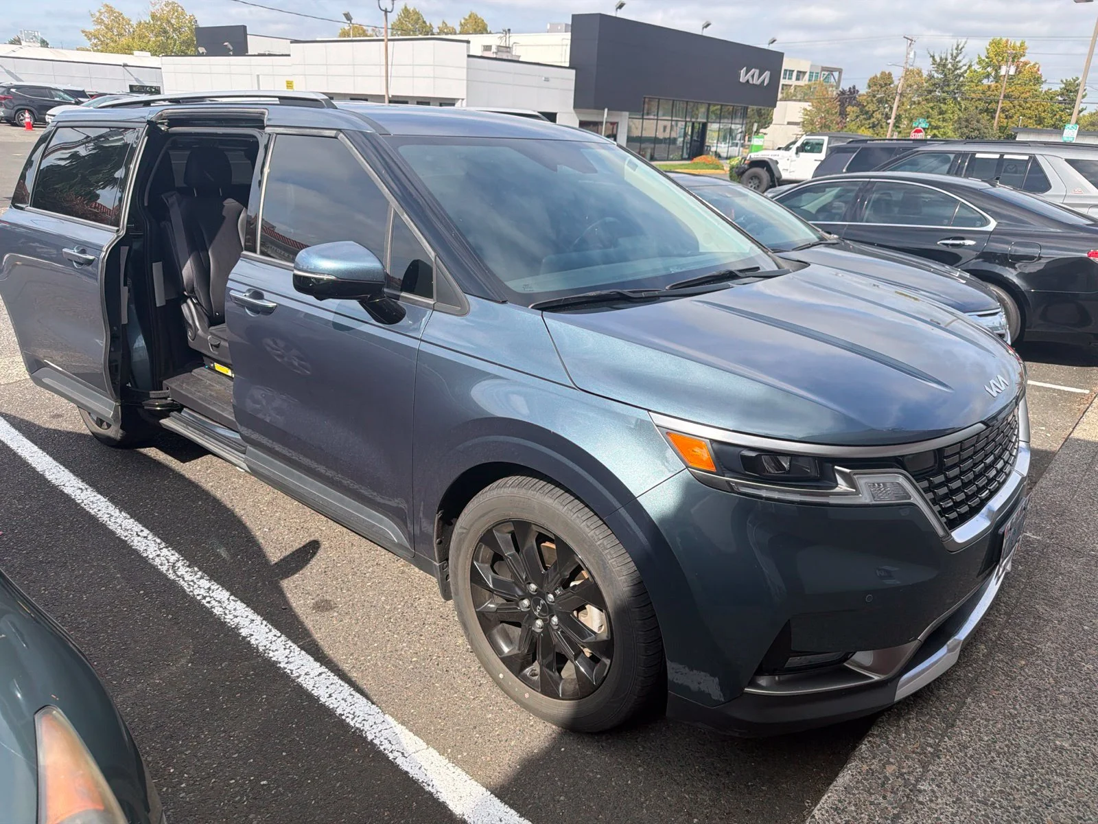 Used 2024 Blue Kia SX image 4