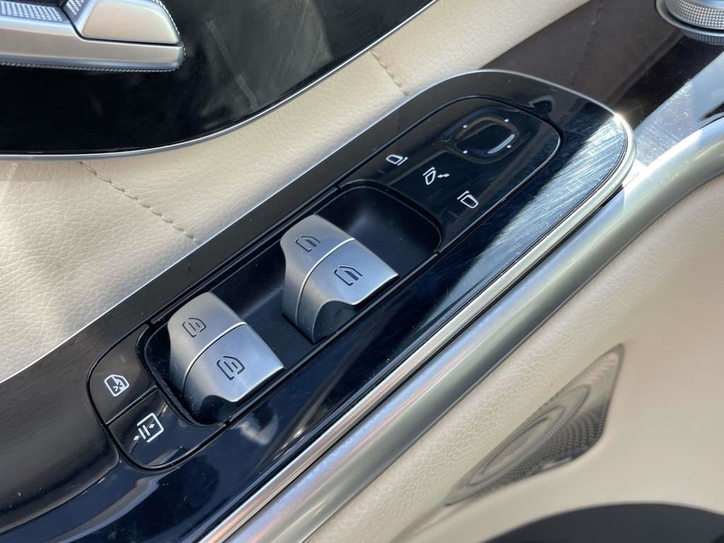 Used 2022  Mercedes-Benz S 580 image 33
