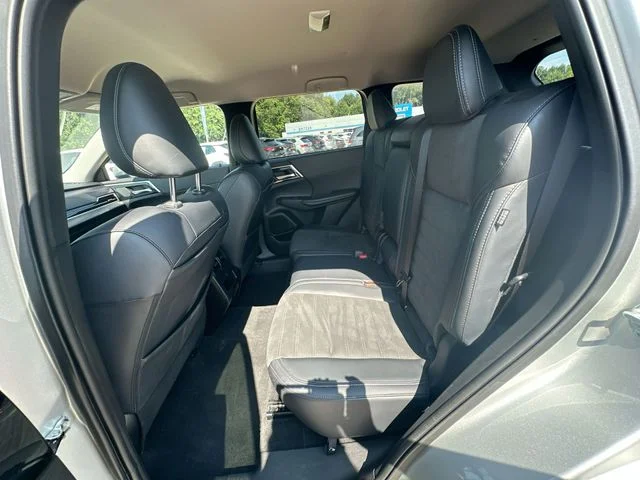 Used 2024 Silver Mitsubishi SE image 27