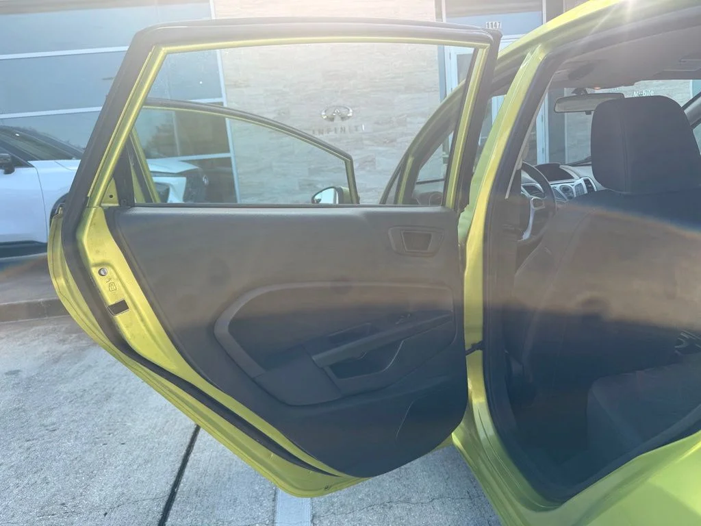 Used 2011 Green Ford SE image 7