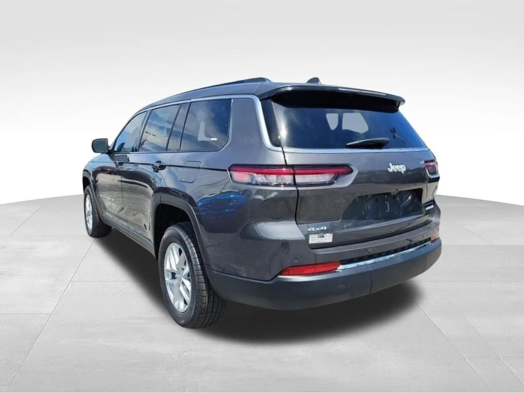 New 2026 Baltic Gray Metallic Clearcoat Jeep Laredo image 3