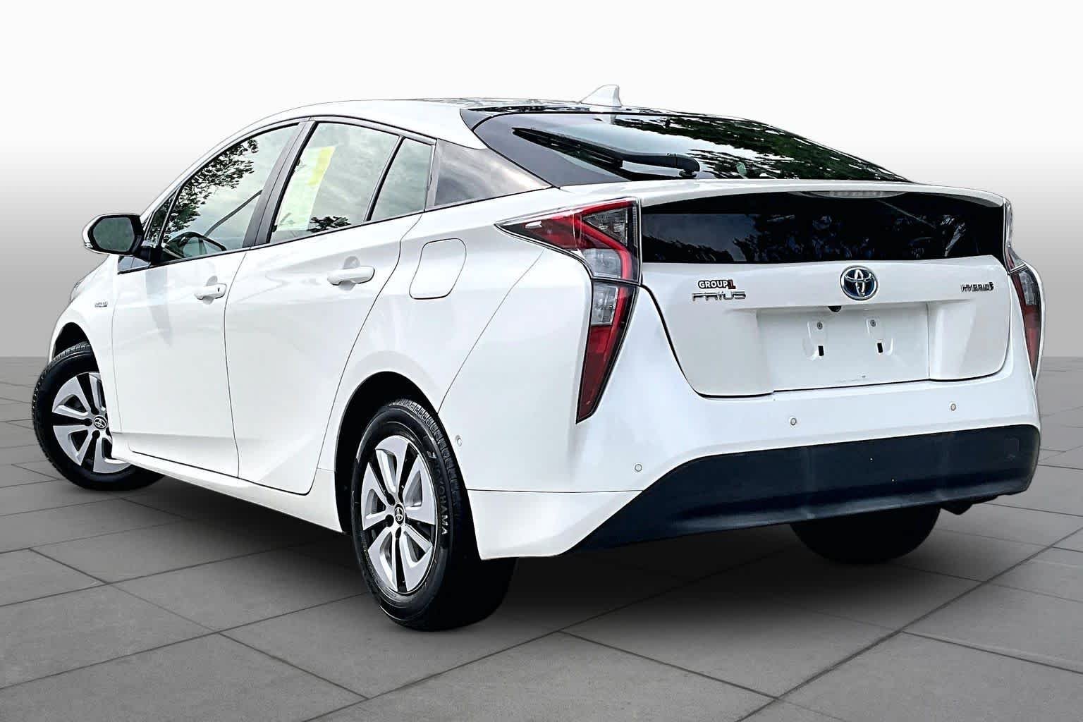 Used 2017 Blizzard Pearl Toyota Two image 12