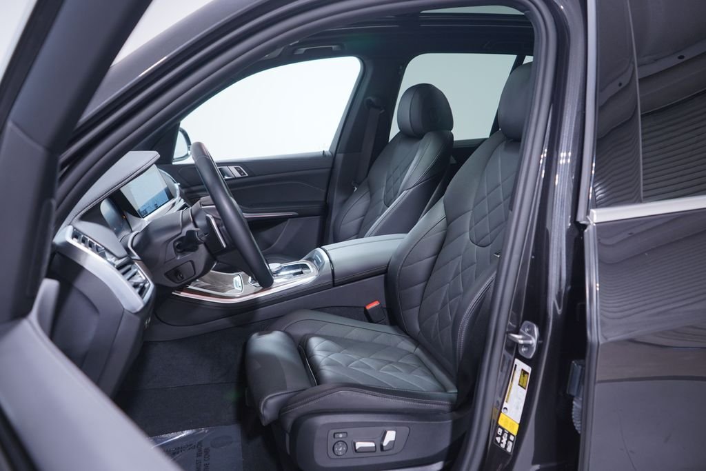 Used 2023 Dark Graphite BMW xDrive40i image 7