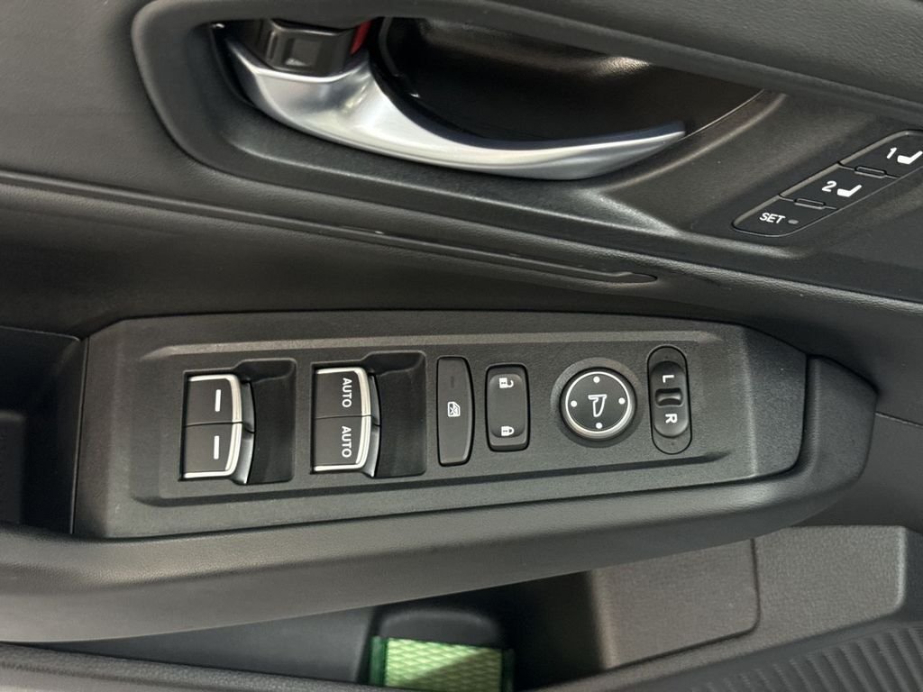 Used 2025 Solar Silver Metallic Honda EX-L image 15