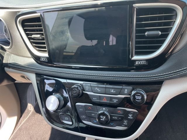 Used 2024 White Chrysler Touring L image 11