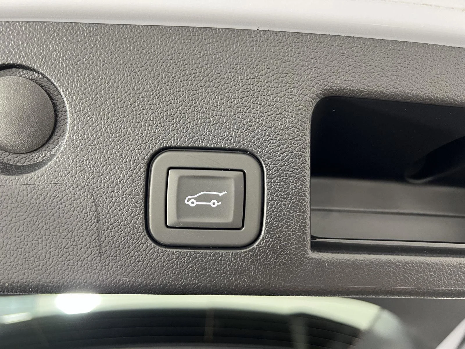 Used 2026 Polar White Tricoat Chevrolet AWD ACTIV image 21