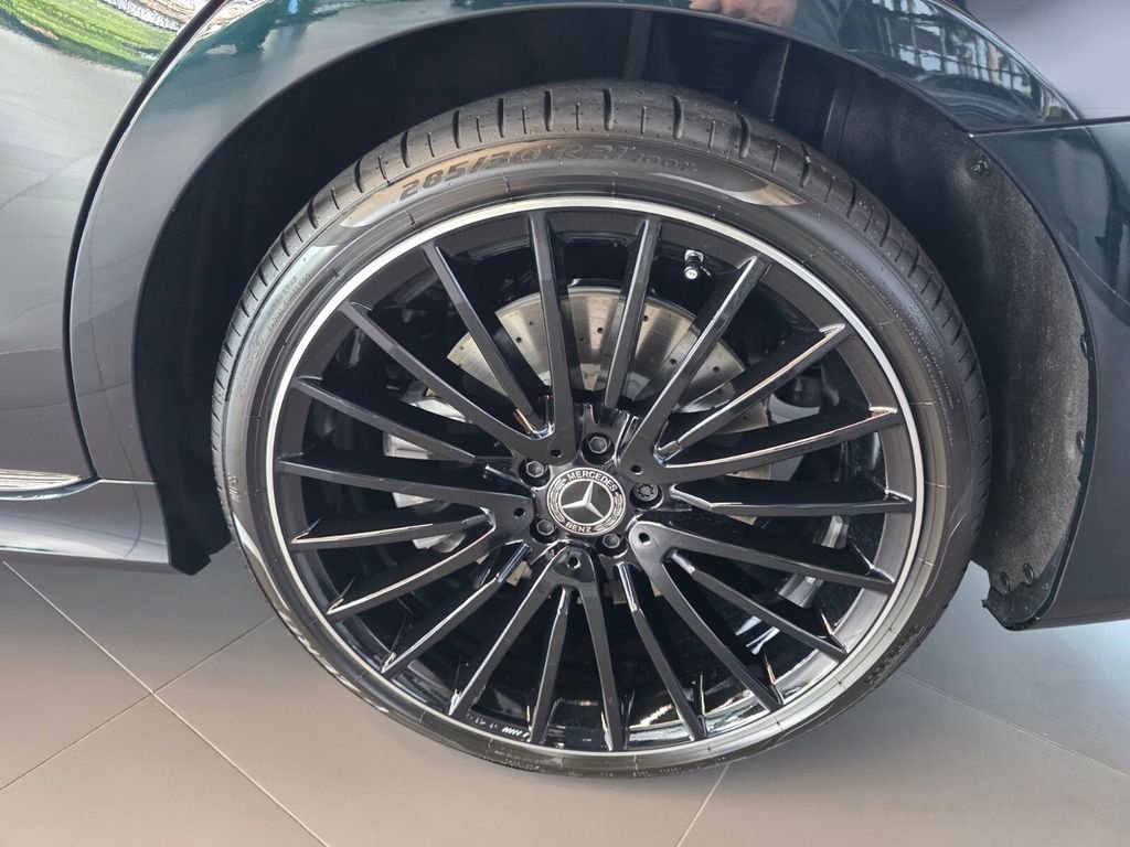 New 2027 Emerald Green Metallic Mercedes-Benz S 580 image 6