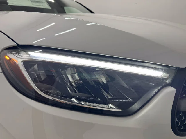 New 2026 MANUFAKTUR Moonlight Whit Mercedes-Benz GLC 300 image 32