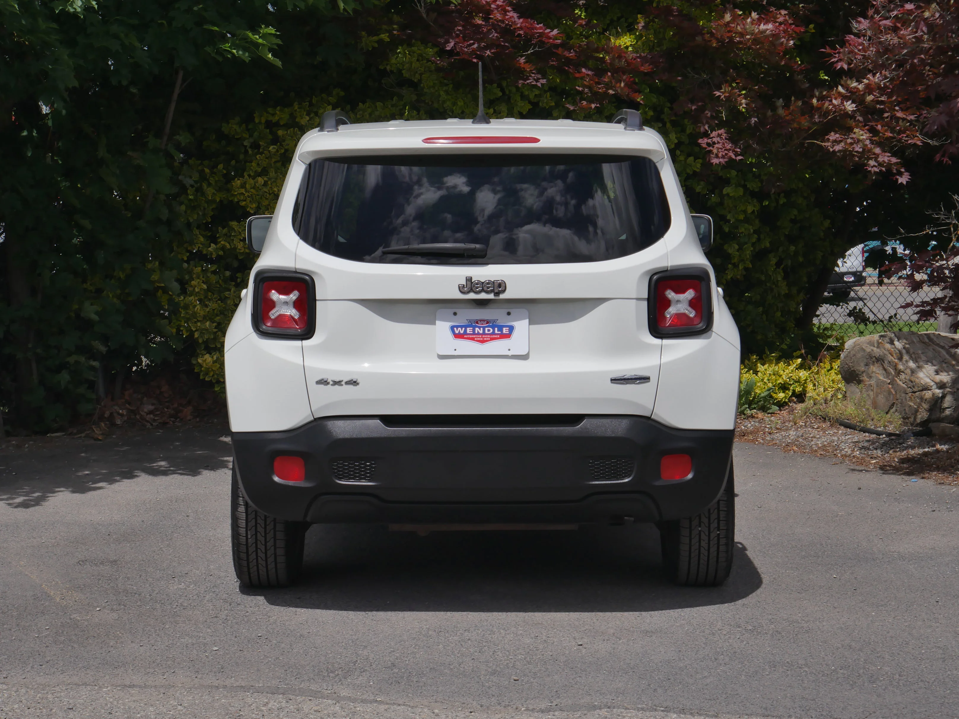 Used 2017 Alpine White Jeep Latitude image 21