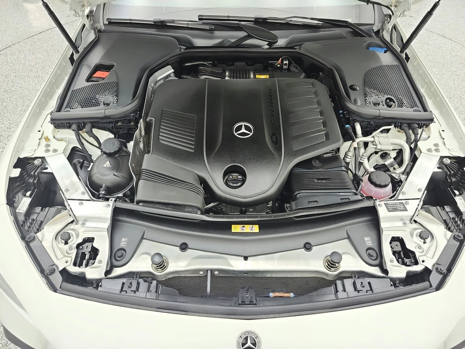 Used 2022 designo Manufaktur Cashmere White Magno Mercedes-Benz CLS 450 4MATIC® Coupe image 16