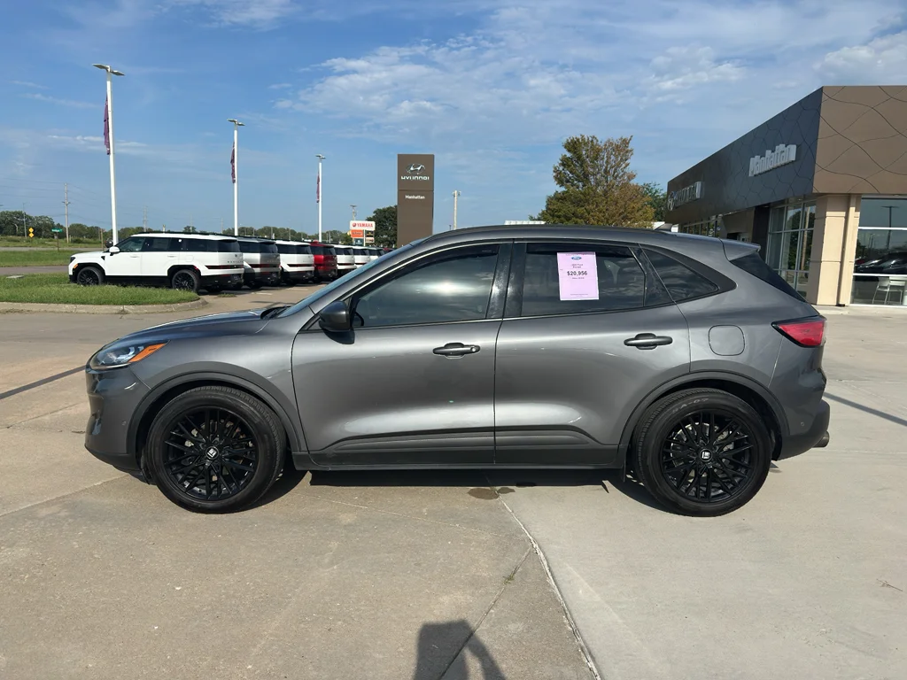 Used 2022 Carbonized Gray Metallic Ford Titanium image 12