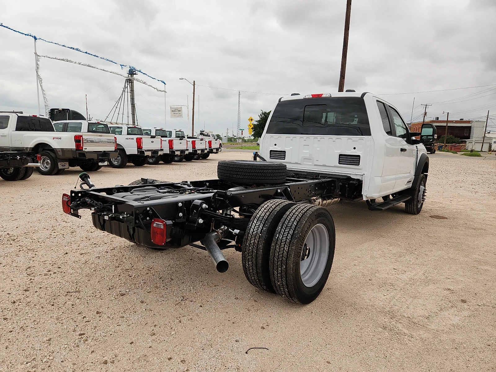 New 2026 Oxford White Ford XL image 7