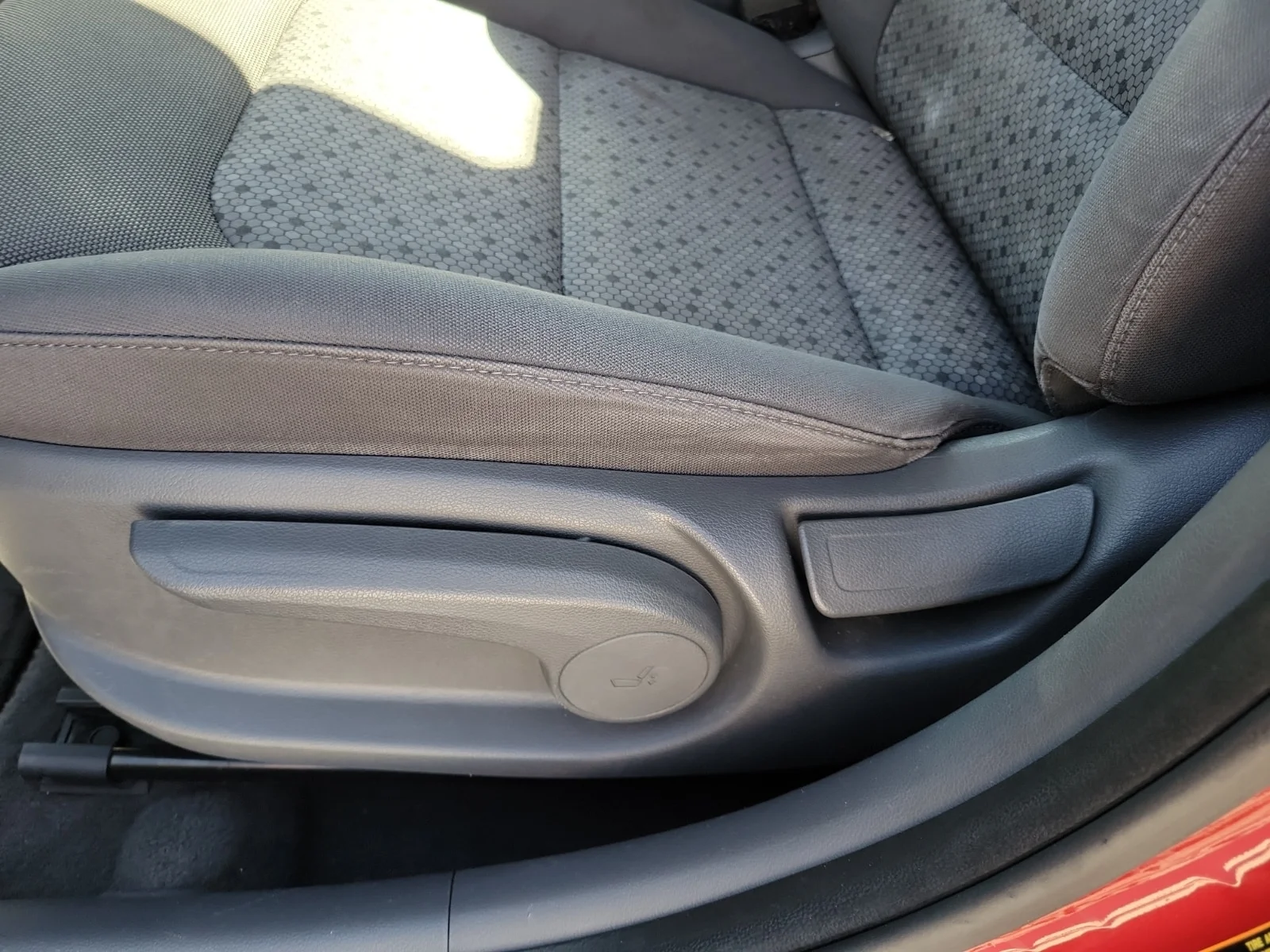 Used 2019 Red Hyundai Blue image 13