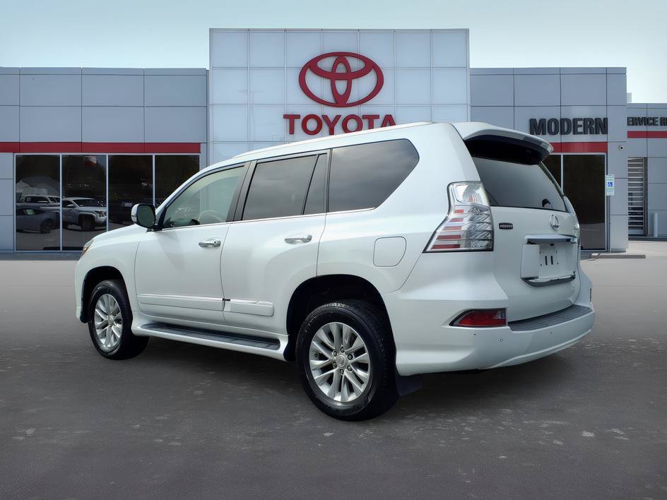 Used 2018 Starfire Pearl Lexus 460 image 3